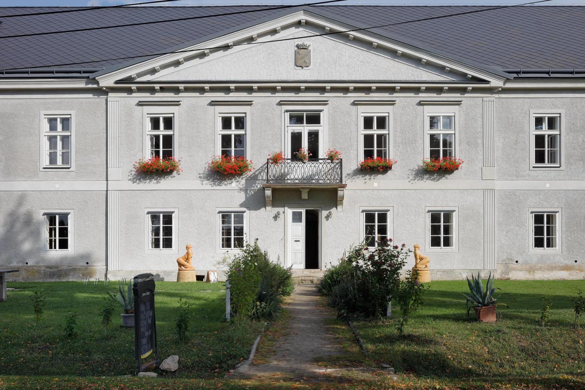 Zamek Dobrohor Aparthotel ภายนอก รูปภาพ